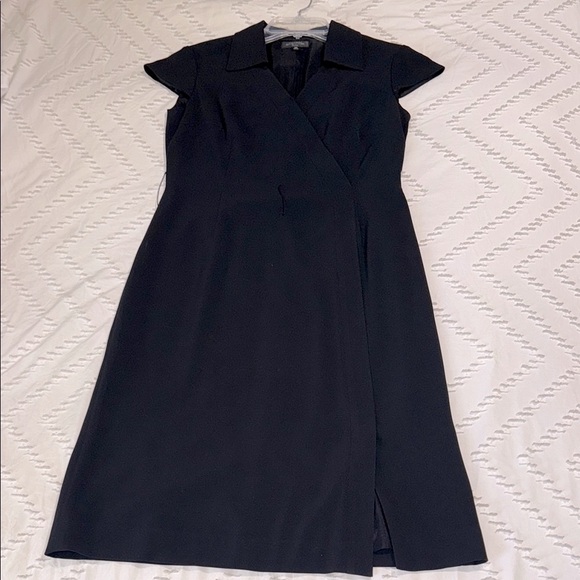 Tahari Dresses & Skirts - EUC Tahari Elegant Black Wrap Style Dress 6P Lined Cap Sleeve Zip Side